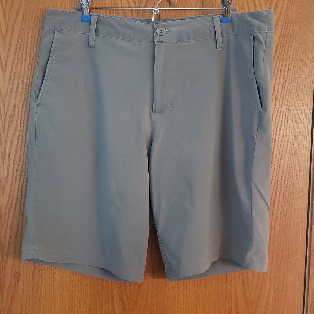 EUC Swiss Tech Mens Gray Grey Chino Shorts Sz 34